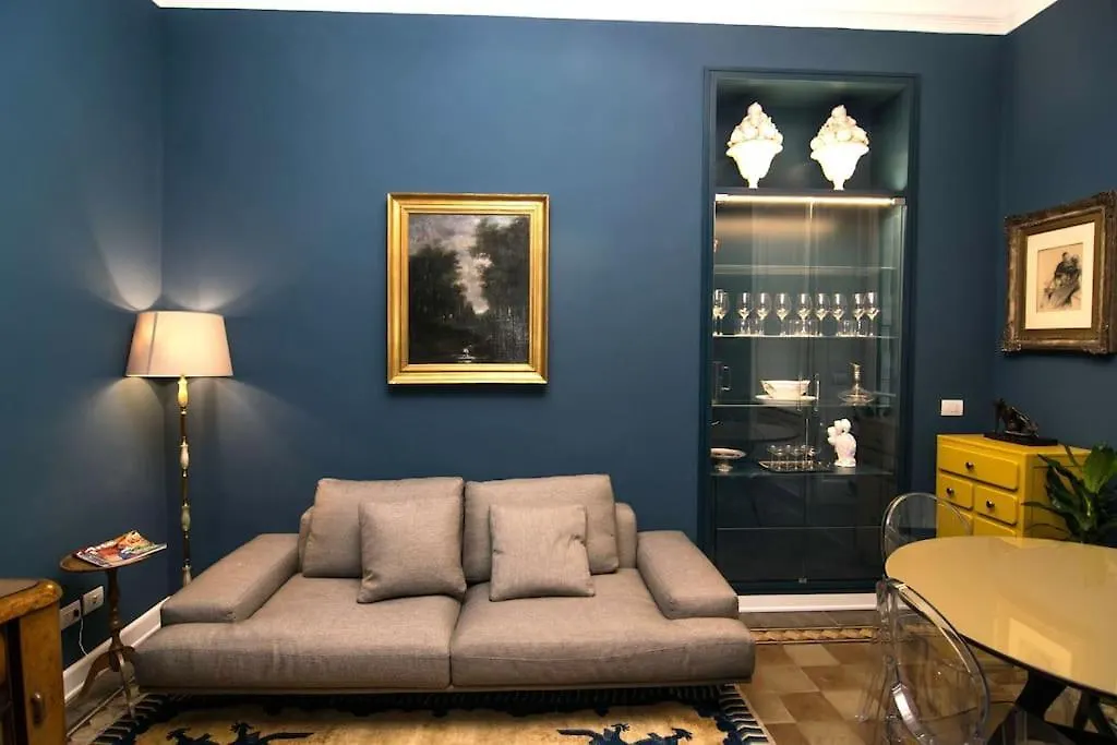 Elegant Liberty Apartment In The Heart Of Milano Italia