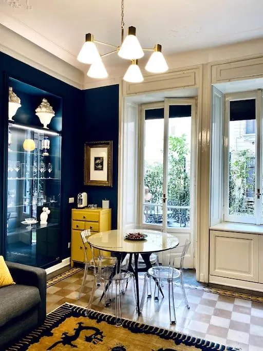 Elegant Liberty Apartment In The Heart Of Milan Italy